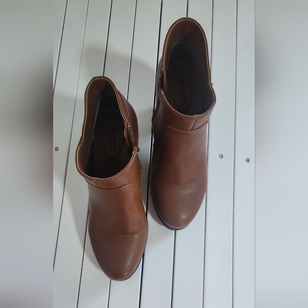 Giani Bernini Abalina Brown Faux Leather Stacked Block Heel Ankle Booties Sz:7.5